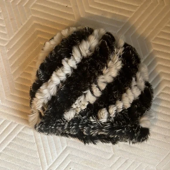 Mink fur hat 👒 - Picture 2 of 3